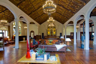 Illustration for article titled Beautiful Churches That Have Been Converted into Secular Buildings